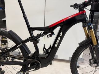 BH AtomX Carbon tope de gama