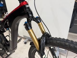 BH AtomX Carbon tope de gama