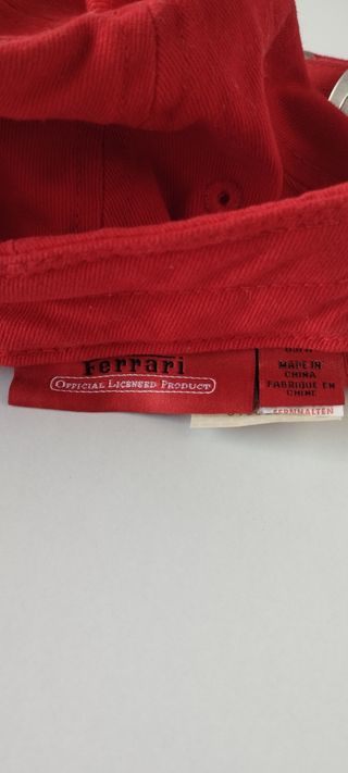 Gorra Ferrari roja