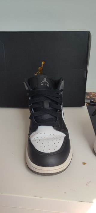 Jordan 1 Mid - Gris Oscuro/Negro