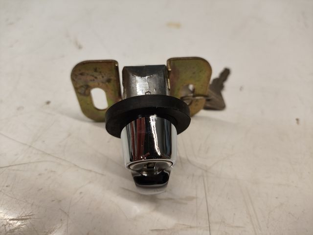 Cerradura portón Seat 850 coupé 