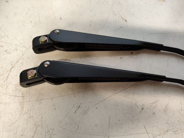 Brazos limpiaparabrisas Pegaso