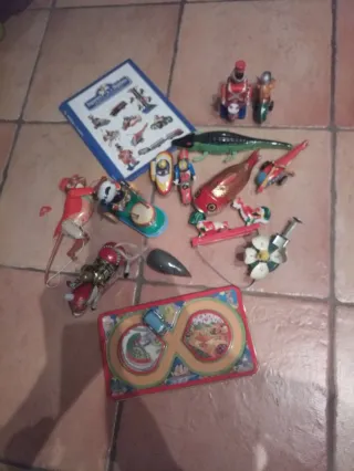 GRAN LOTE DE JUGUETES DE HOJALATA VINTAGE