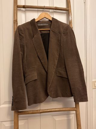 Chaqueta pana marrón Zara Basic
talla pequeña