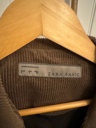 Chaqueta pana marrón Zara Basic
talla pequeña