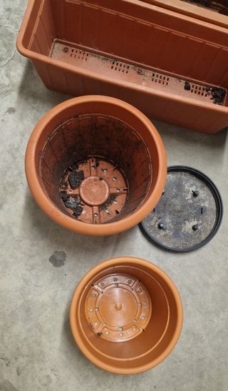 Vasi e fioriere in plastica usati in buone condizi
