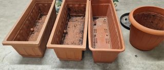 Vasi e fioriere in plastica usati in buone condizi