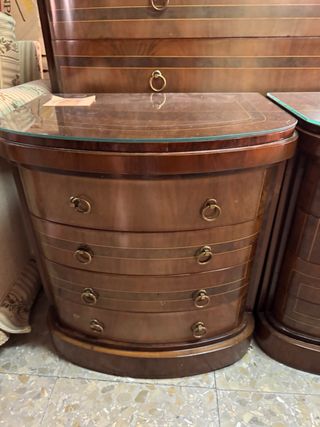 Dormitorio antiguo: cómoda + 2 mesitas