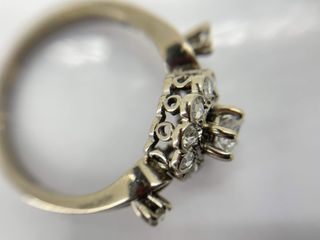 anillo oro 18k con piedra con diamante