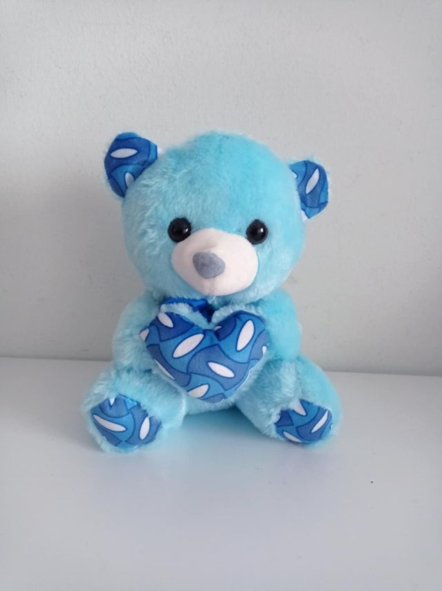 Oso de peluche con corazón blanco y azul 22 cm