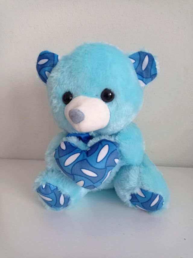 Oso de peluche con corazón blanco y azul 22 cm