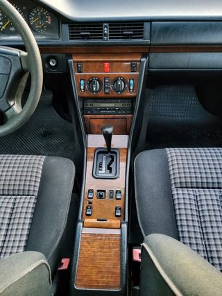 Mercedes-Benz 300 ce 24