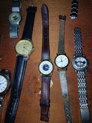 24 relojes para reparar