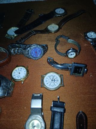24 relojes para reparar