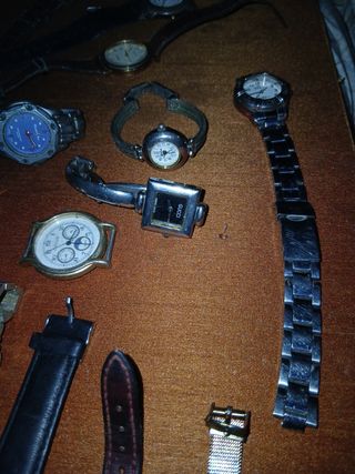 24 relojes para reparar