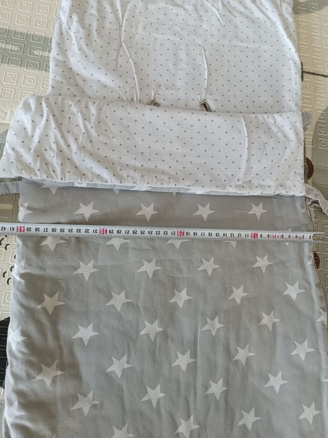 Saco bebé gris con estrellas