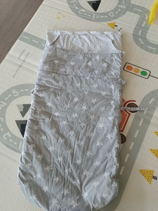 Saco bebé gris con estrellas