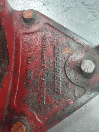 Banco de trabajo con mordaza, especial para tubero