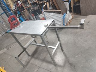 Banco de trabajo con mordaza, especial para tubero