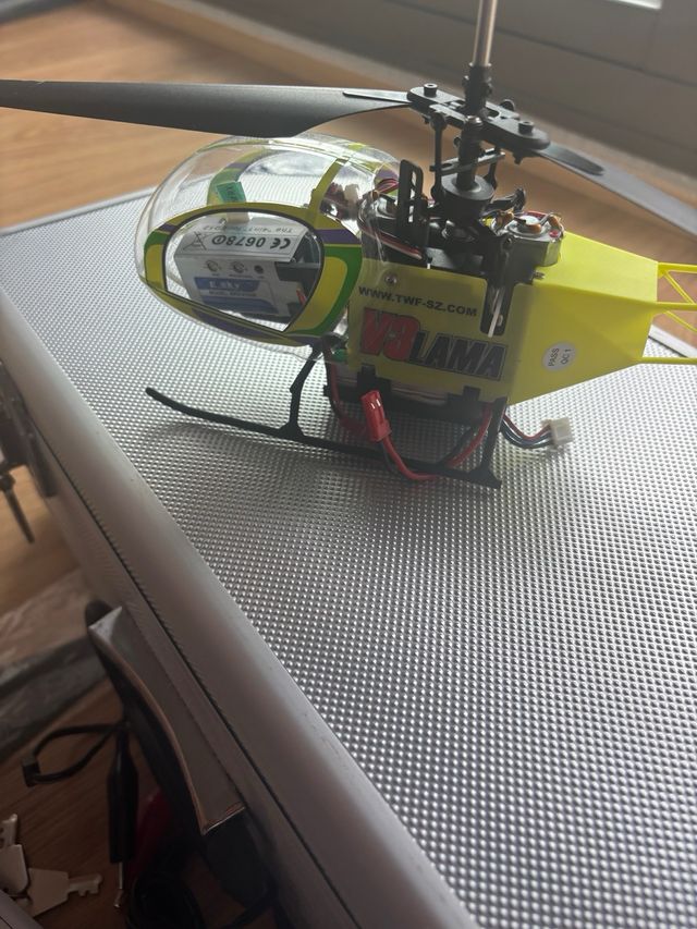 Helicóptero RC LamaV3