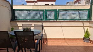 Piso de 2 hab. con terraza - Excelente estado