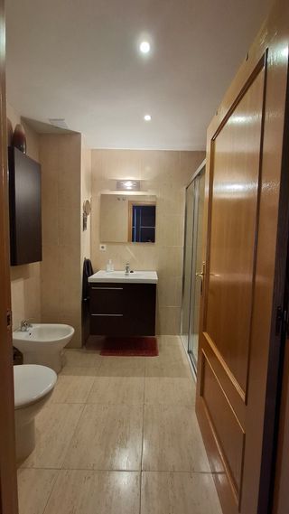 Piso de 2 hab. con terraza - Excelente estado