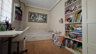 Piso de 2 hab. con terraza - Excelente estado