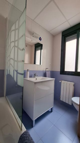 Piso de 2 hab. con terraza - Excelente estado