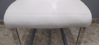4 SILLAS BLANCAS METAL, MADERA y PIEL SINTÉTICA