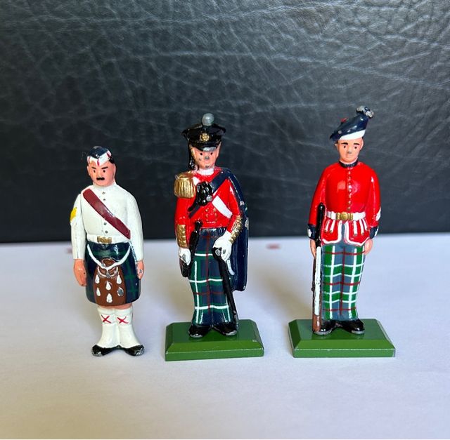 3 Miniaturas militares escocesas de plomo