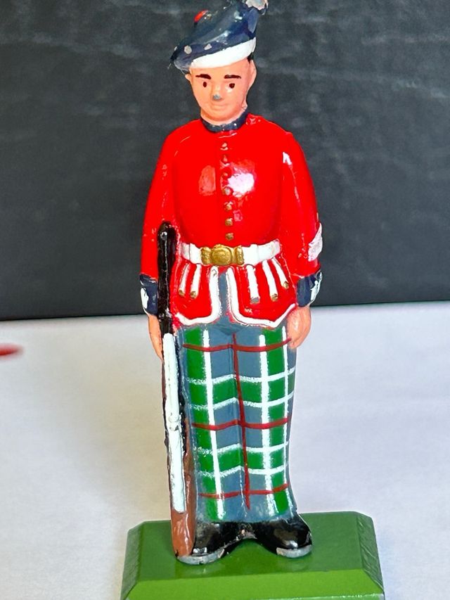 3 Miniaturas militares escocesas de plomo