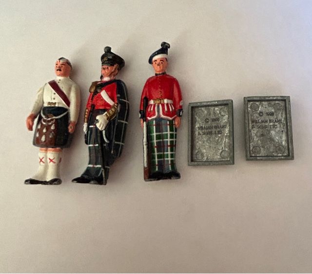 3 Miniaturas militares escocesas de plomo