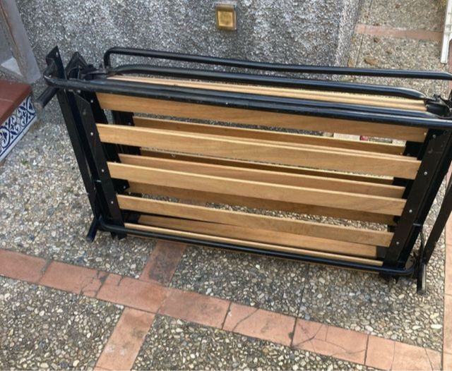 Cama plegable metal y madera