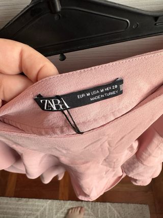 Falda Zara rosa M - volantes