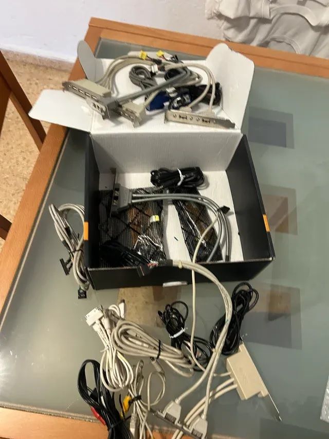 Lote cables y brackets PC