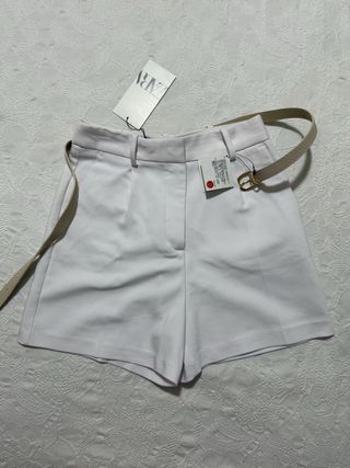 Bermuda doble tela con cinturón a estrenar de Zara