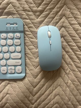 Teclado y ratón inalámbricos azules