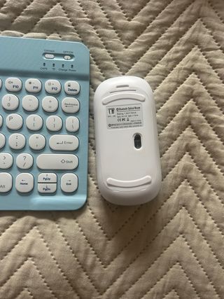 Teclado y ratón inalámbricos azules