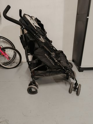 Carricoche gemelar Maclaren usada en buen estado.