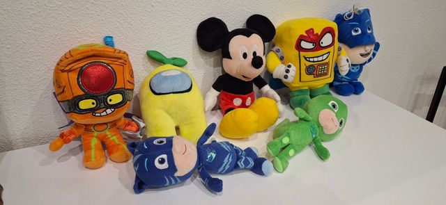Peluche assortiti: Mickey, PJ Masks... TUTTI 18€