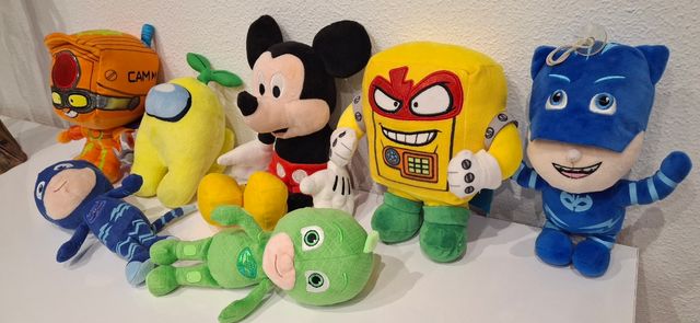 Peluche assortiti: Mickey, PJ Masks... TUTTI 18€