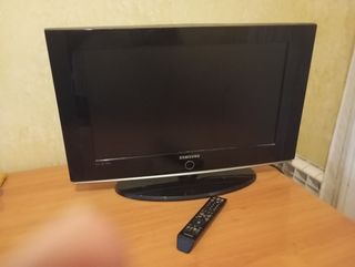 TV Samsung 22" negra