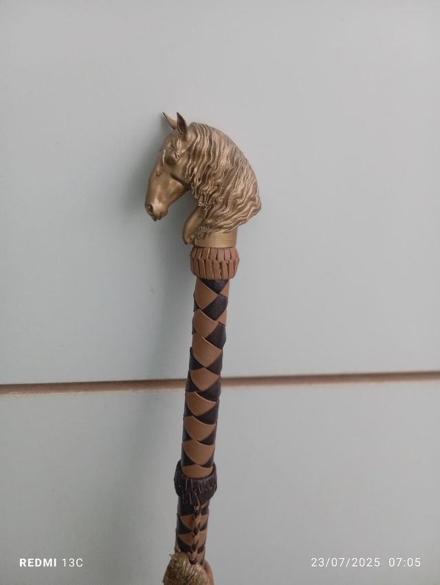 Cachaba artesanal con cabeza de caballo