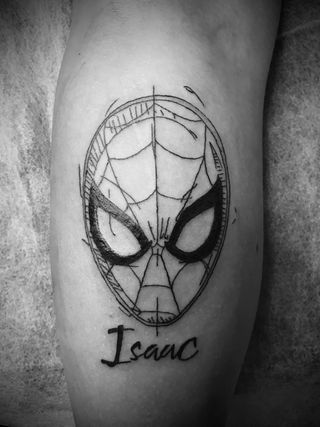 Tatuadora de Línea Fina.

