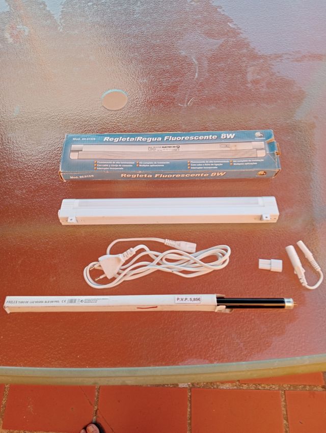 Regleta fluorescente 8W con interruptor y dos luce