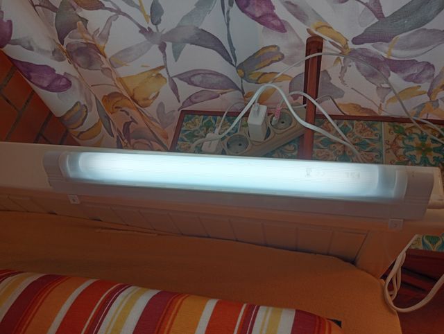 Regleta fluorescente 8W con interruptor y dos luce