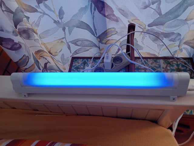 Regleta fluorescente 8W con interruptor y dos luce