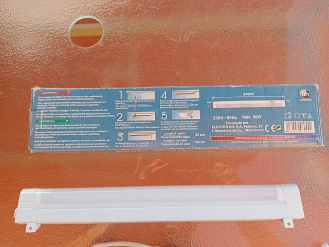 Regleta fluorescente 8W con interruptor y dos luce