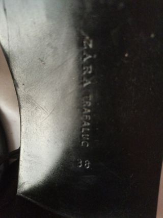 Sandalias negras doradas tacón