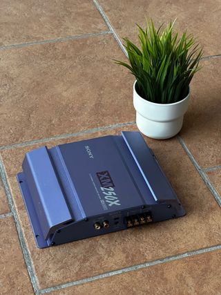 Sony XM-250X Amplificatore Auto Viola